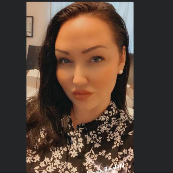 Meet your Posher, Kristen - Picture 1 of 1